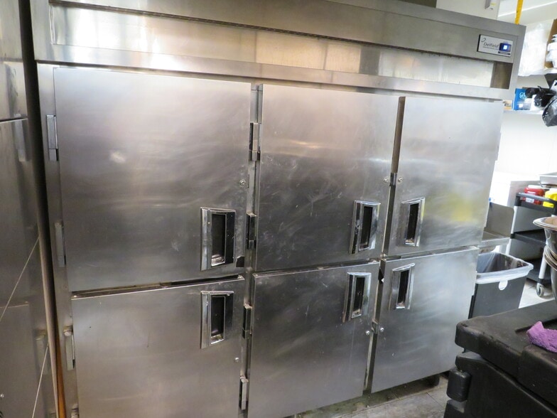 More Photos Of 24725 W Eames St, Channahon Veterinarian Kennel For Sale