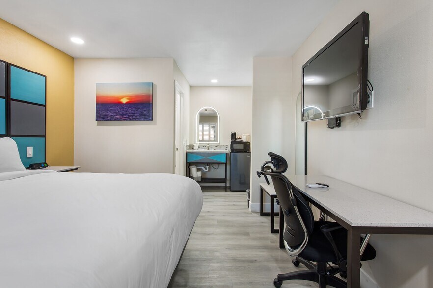 More Photos Of 15765 Mojave Dr, Victorville Hotel For Sale