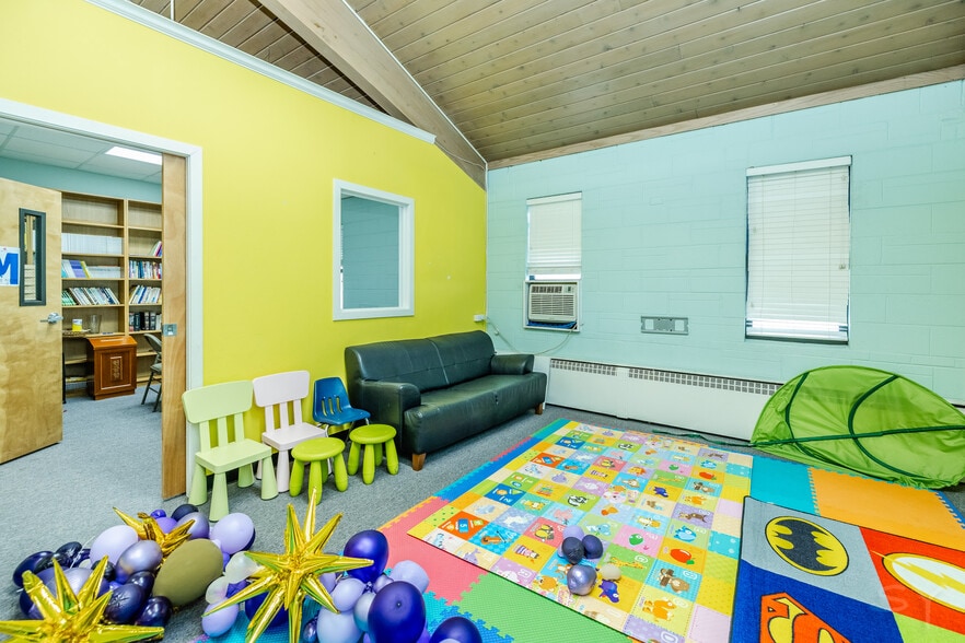 More Photos Of 1437 Oakton St, Park Ridge Specialty For Sale