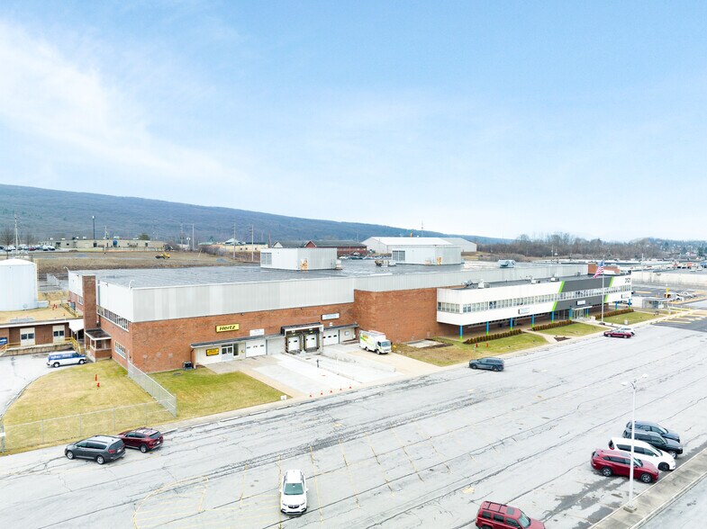 More Photos Of 3121 Pleasant Valley Blvd, Altoona Light Distribution For Lease