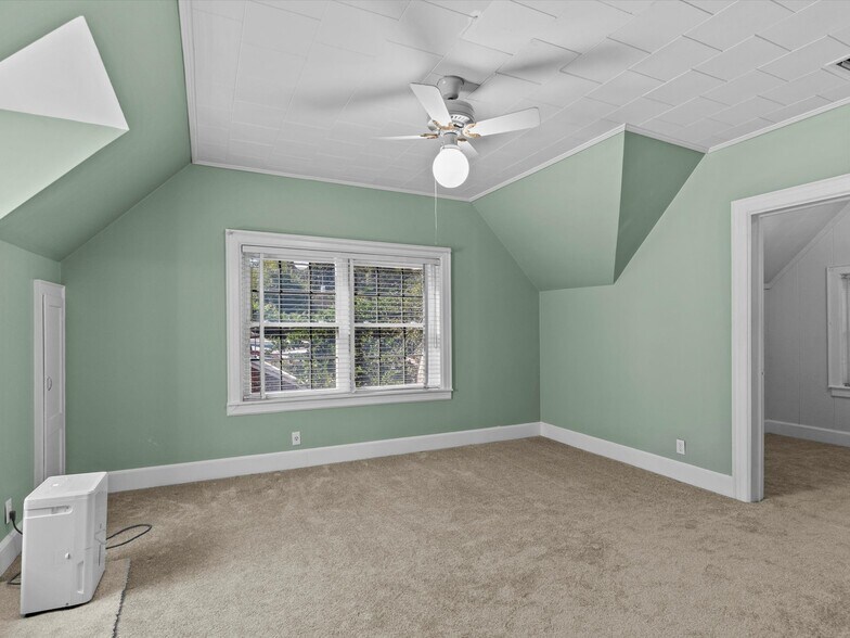 More Photos Of 302 W College St, Enterprise Flex For Sale