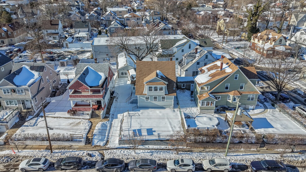 More Photos Of 129 New Dorp Plz, Staten Island Office Residential For Sale