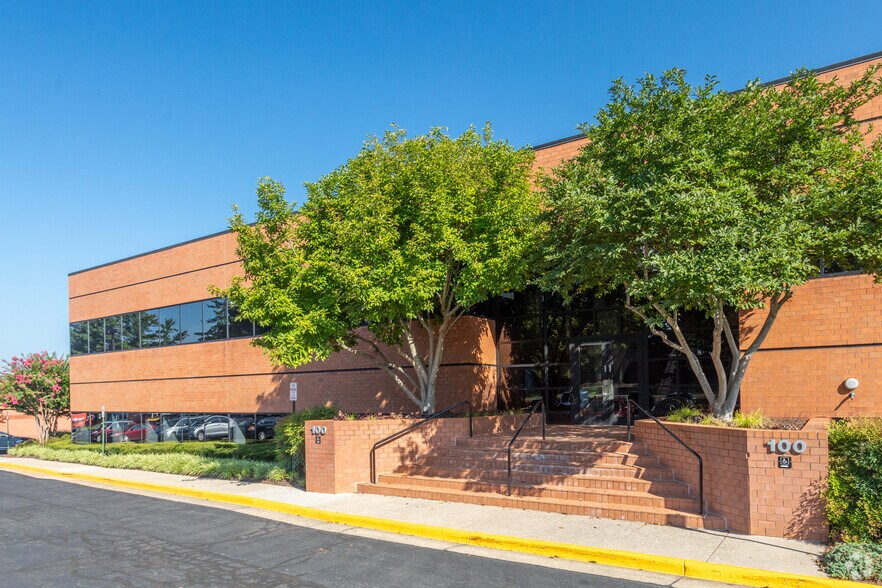 More Photos Of 100 Carpenter Dr, Sterling Office For Lease