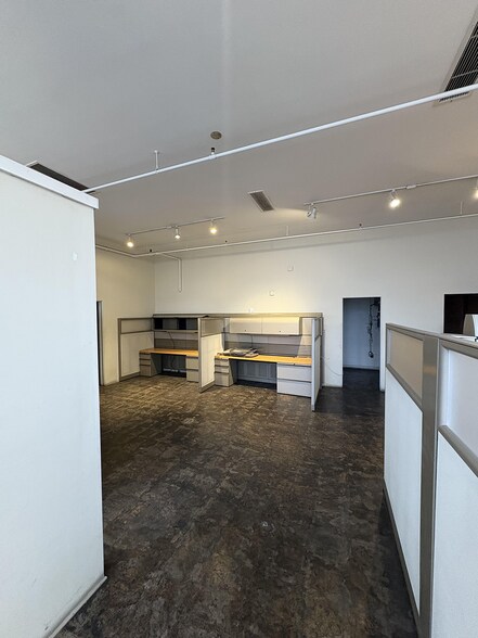 More Photos Of 2800 E 11th St, Los Angeles Manufacturing For Sale