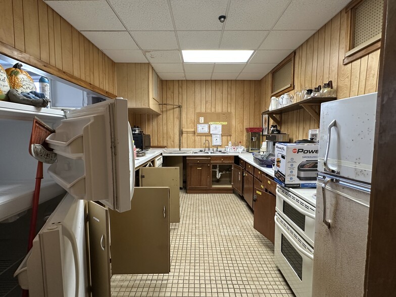 More Photos Of 652 Main St, North Oxford Religious Facility For Sale