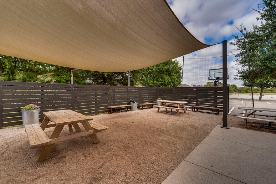 More Photos Of 260 N Miller Rd, Mansfield Religious Facility For Sale