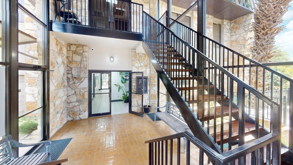 More Photos Of 311 Ranch Road 620 S, Lakeway Unknown For Lease