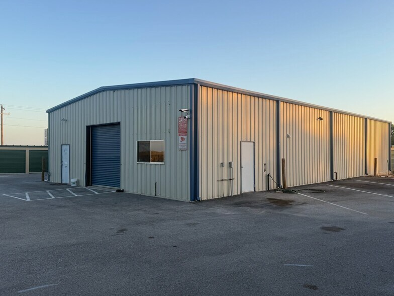More Photos Of 701 Eagle Creek Dr, Floresville Specialty For Lease