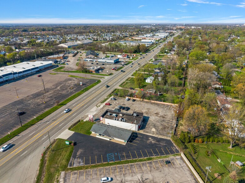 More Photos Of 37116 S Groesbeck Hwy, Clinton Township Restaurant For Sale