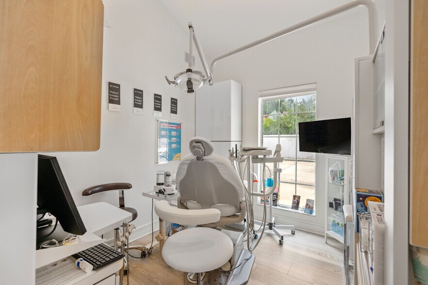 More Photos Of 3900 Clark Rd, Sarasota Medical For Sale