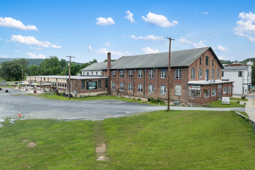 More Photos Of 500 Bridge St, Weissport Restaurant For Sale