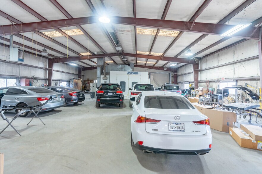 More Photos Of 1203 W Oak St, Palestine Industrial For Sale