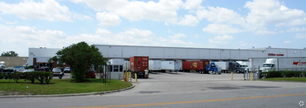 More Photos Of 2002 Directors Row, Orlando Warehouse For Lease