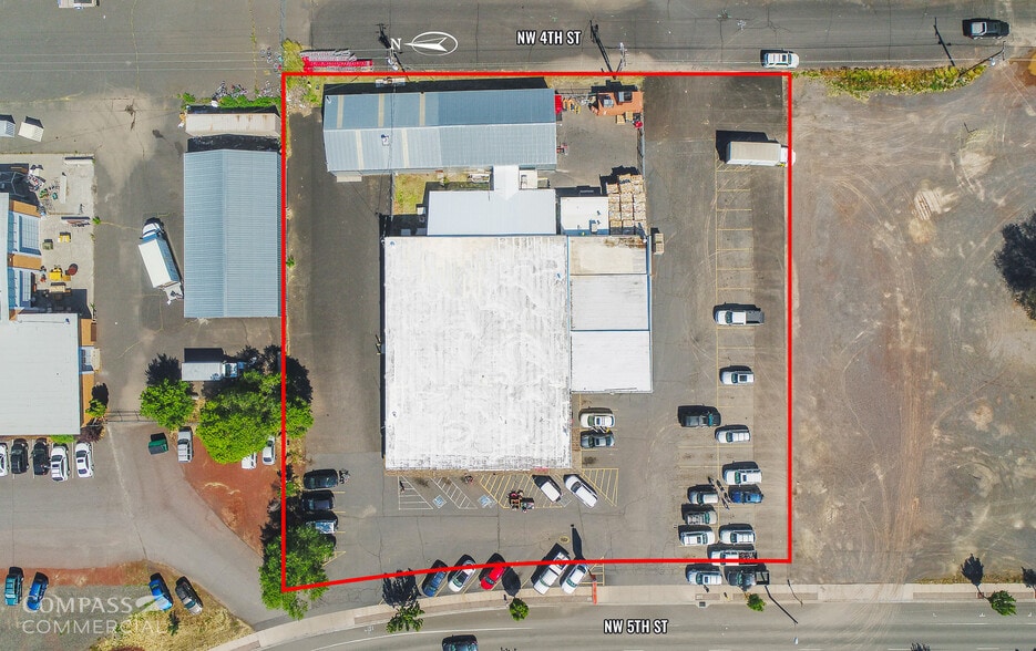 More Photos Of 798 NW 5th St, Redmond Storefront For Sale