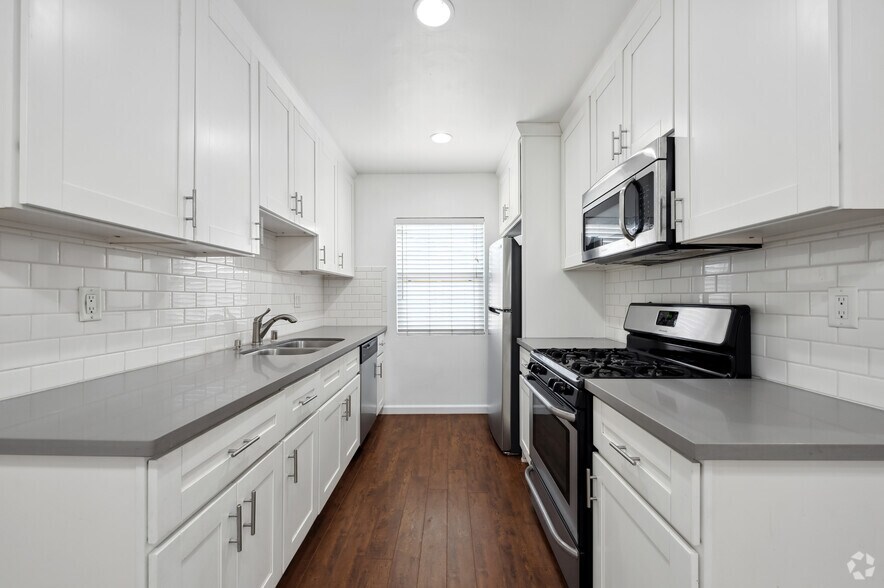 More Photos Of 7550 Fountain Ave, West Hollywood Apartments For Sale