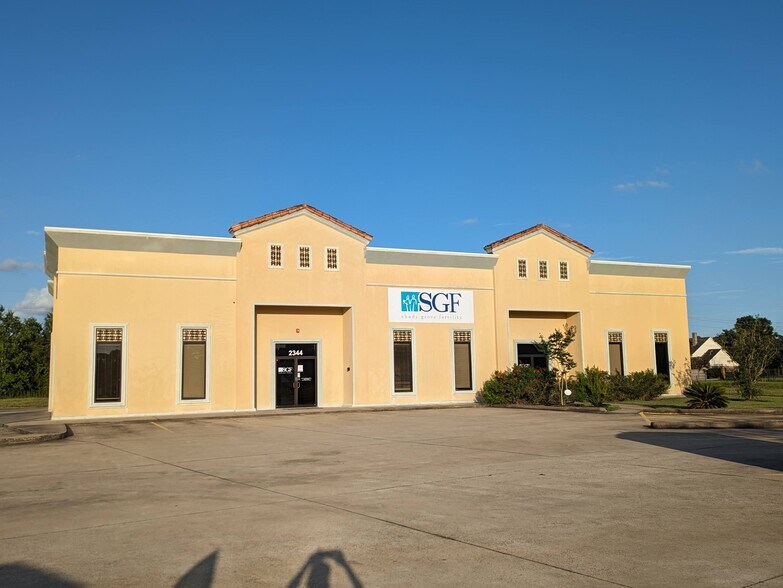 Primary Photo Of 2344 Dowlen Rd, Beaumont Healthcare For Lease