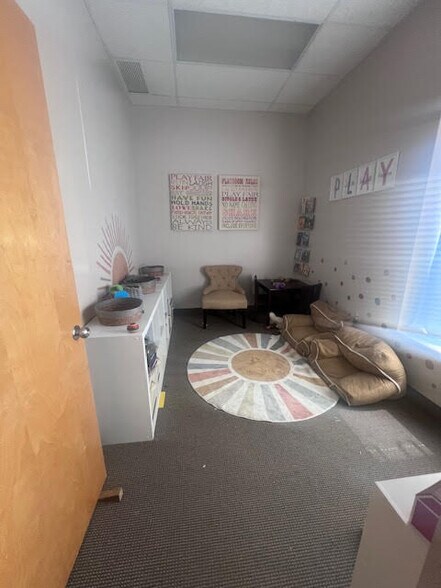 More Photos Of 270 Lake St, Penn Yan Office For Sale