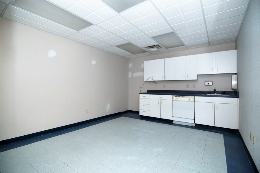 More Photos Of 555 E Eads Pky, Lawrenceburg Medical For Sale