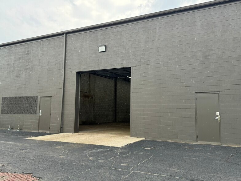 More Photos Of 1120 Cherry St, Toledo Warehouse For Lease