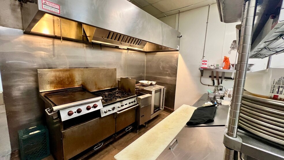 More Photos Of 6744 Greenleaf Ave, Whittier Loft Creative Space For Lease