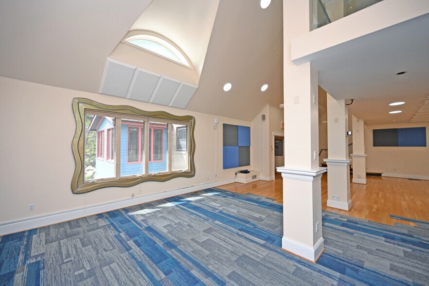 More Photos Of 2150 Alpine Pl, Cincinnati Office Residential For Sale