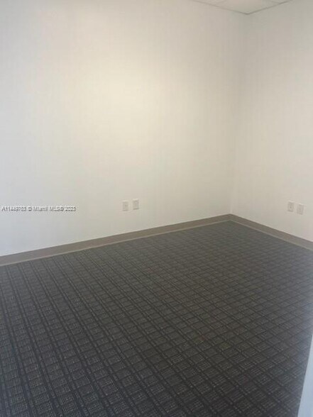 More Photos Of 10893 NW 17th St, Miami Service For Lease