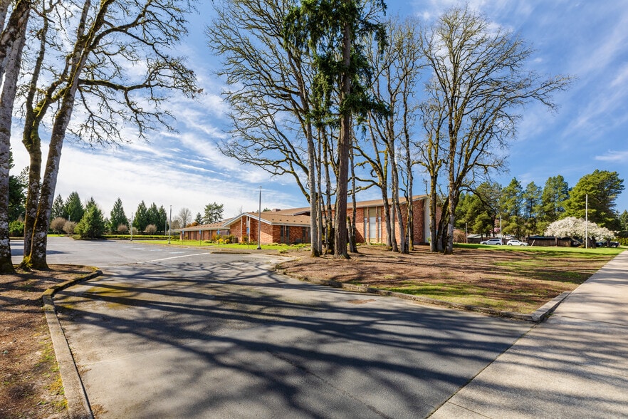 More Photos Of 5580 Golden Rd, Hillsboro Specialty For Sale