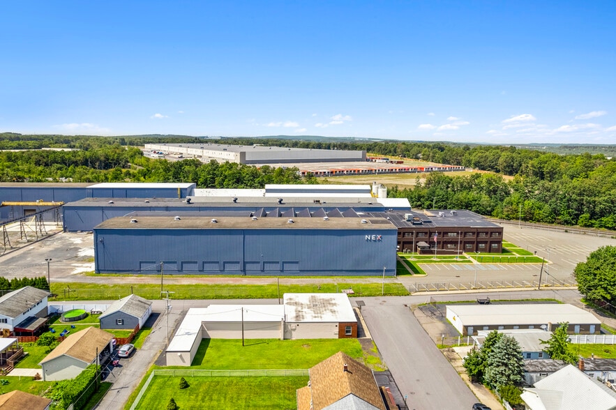 More Photos Of 101 Carleton Ave, Hazleton Manufacturing For Sale