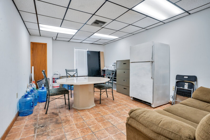 More Photos Of 120 W Carroll St, Kissimmee Industrial For Sale