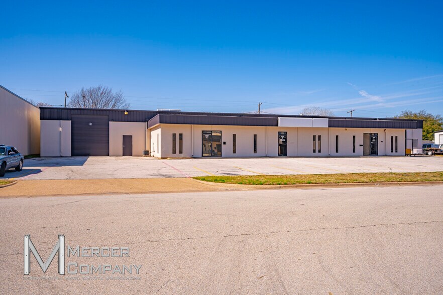 Primary Photo Of 2232 Michigan Ave, Arlington Showroom For Lease