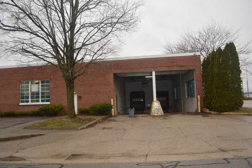 More Photos Of 111 E Broad St, South Whitley Warehouse For Sale