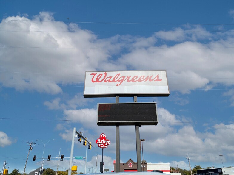 More Photos Of 6000 S Pennsylvania Ave, Oklahoma City Drugstore For Lease