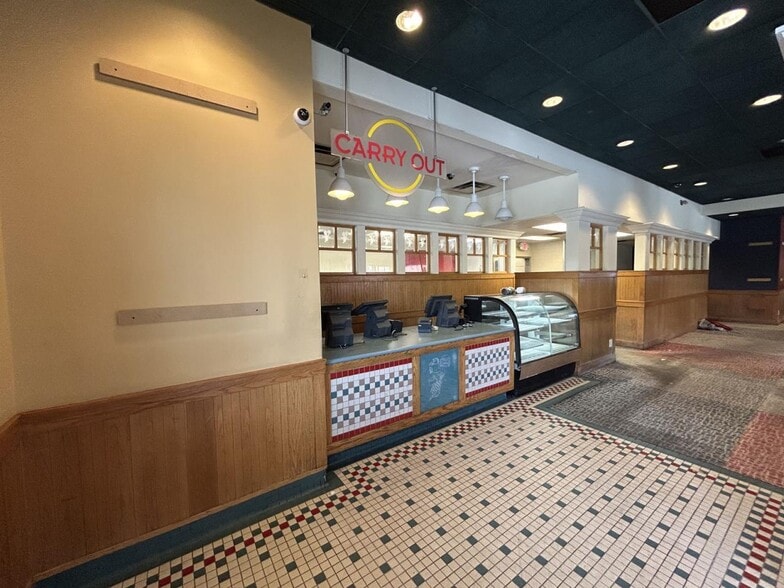 More Photos Of 1575 W Galbraith Rd, Cincinnati Restaurant For Sale