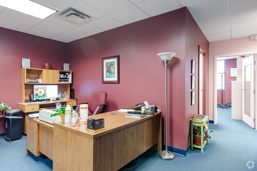 More Photos Of 799 Roosevelt Rd, Glen Ellyn Office For Lease