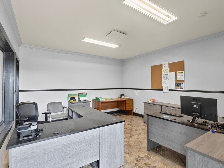 More Photos Of 9330 Boul Bourque, Sherbrooke Industrial For Sale