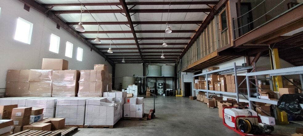 More Photos Of 166 Ramjet, Spring Branch Warehouse For Lease