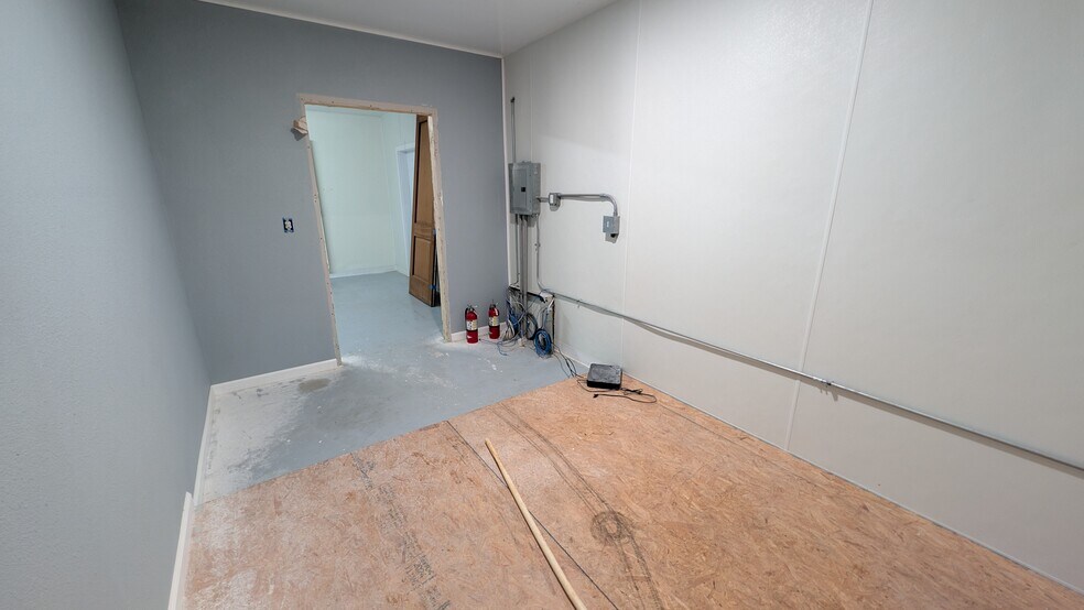 More Photos Of 515 Mountain Dr, Destin Flex For Lease
