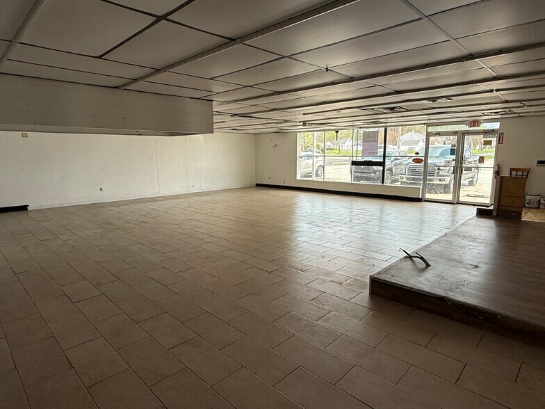 More Photos Of 10430-10434 Northfield Rd, Northfield Freestanding For Lease