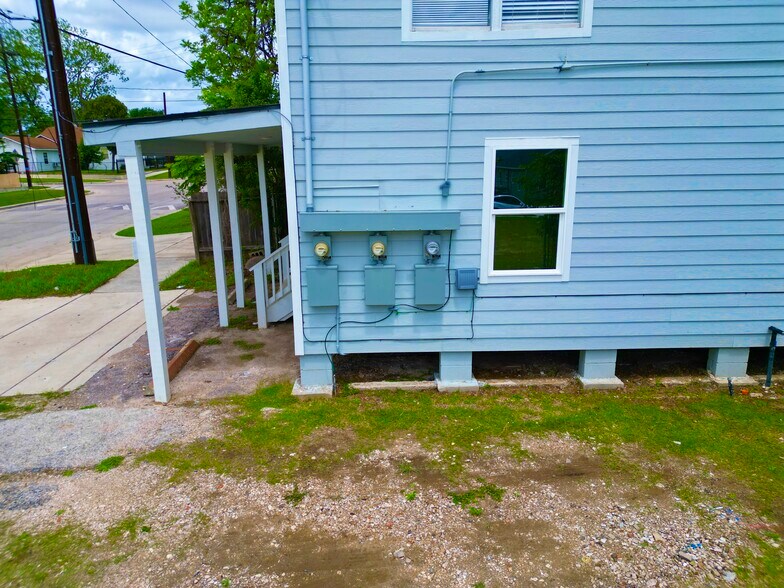 More Photos Of 307 S 79th St, Houston Multifamily For Sale