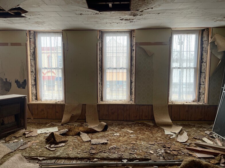 More Photos Of 145 E Main St, Sedan General Retail For Sale