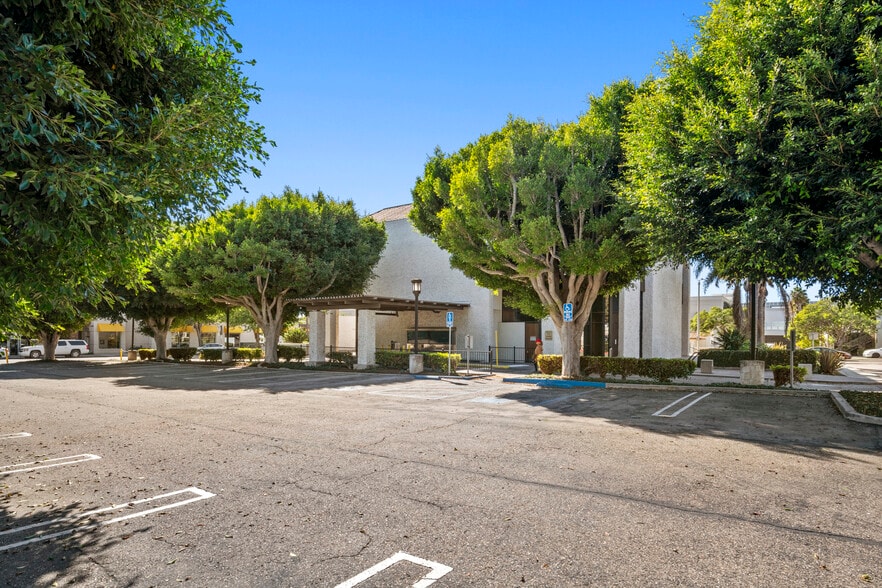 More Photos Of 300 S Mills Rd, Ventura Bank For Lease