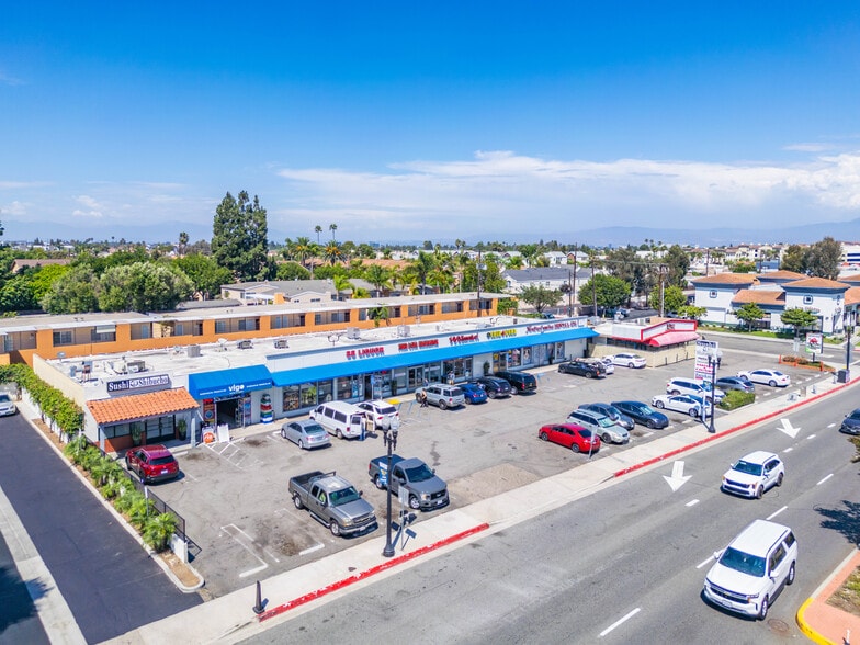 More Photos Of 570-590 W 19th St, Costa Mesa Storefront For Sale