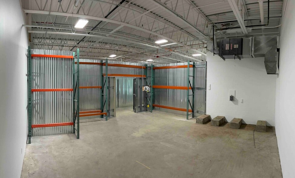 More Photos Of 145 Union St, Holbrook Warehouse For Lease