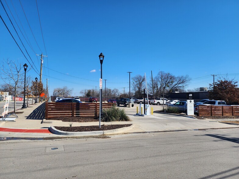 More Photos Of 601 S Main St, Fort Worth Storefront Retail Office For Lease