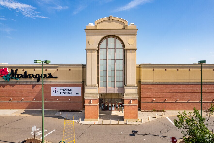 More Photos Of 1390-1440 W University Ave, Saint Paul Unknown For Lease