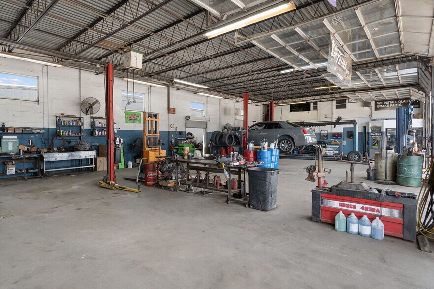 More Photos Of 6826 Ridge Rd, Port Richey Auto Repair For Sale