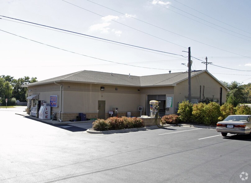 More Photos Of 1231 Grant St, Lake Geneva Convenience Store For Sale