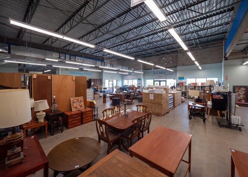 More Photos Of 2555 Bethel Rd, Columbus Freestanding For Lease