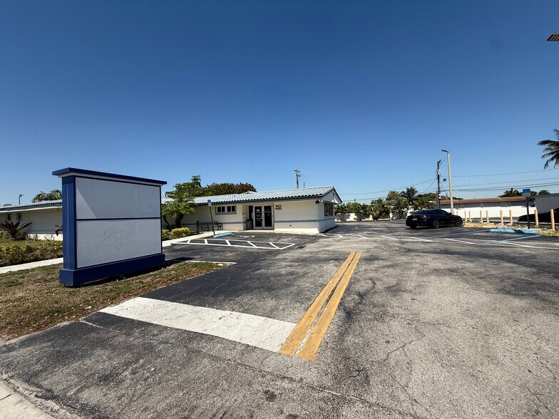 More Photos Of 9611 SW 40th St, Miami Medical For Sale