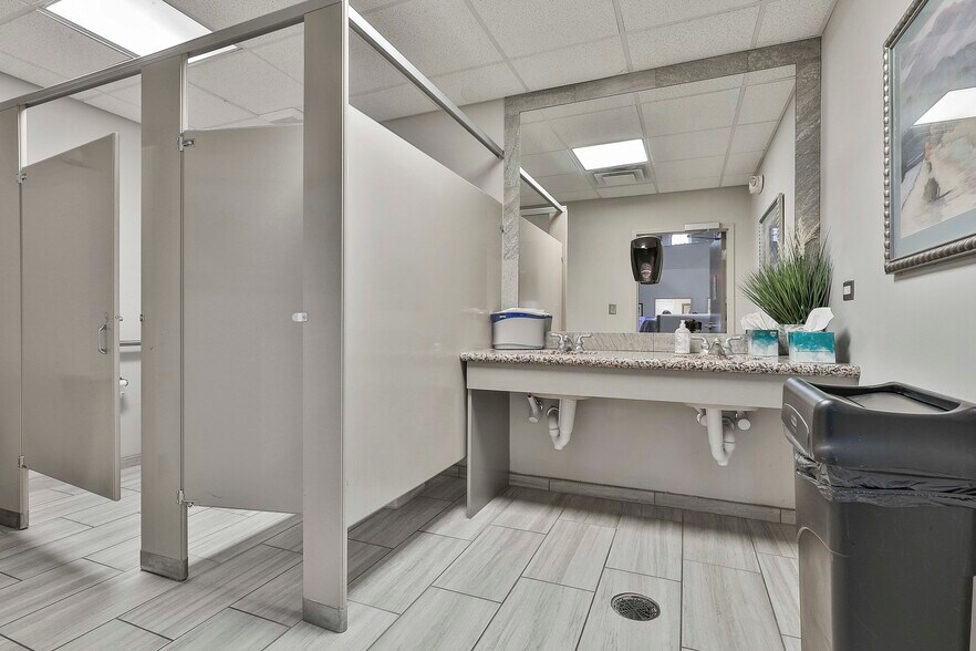 More Photos Of 1039 Sullivan Rd, Newnan Office For Sale